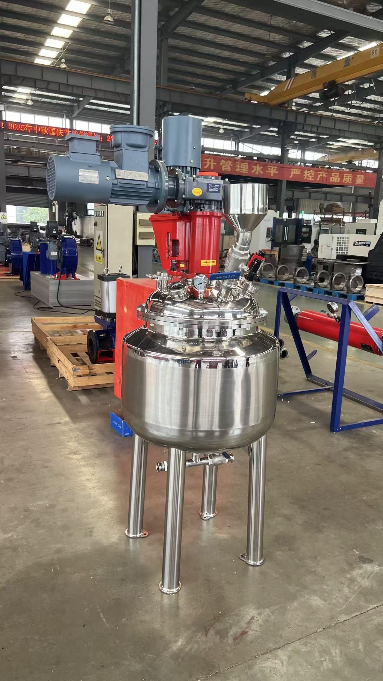 華運(yùn)機(jī)械定制小型實(shí)驗(yàn)分散乳化設(shè)備，賦能農(nóng)藥廠加藥研發(fā)